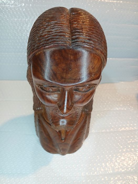 Escultura Busto de Cristo –José Kenguele & Miguel–Cabinda (Pau-Ferro)