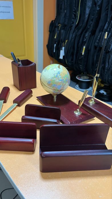 Набір настільний з червоного дерева Bestar