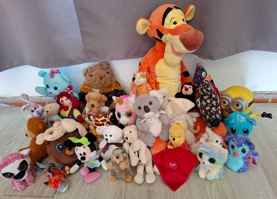 Lote de peluches – várias tamanhos e personagens