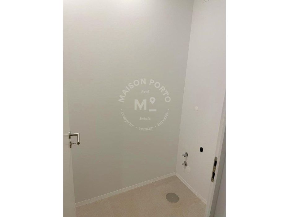Apartamento T3 com Suite, Varanda com churrasqueira e Box de Garage...