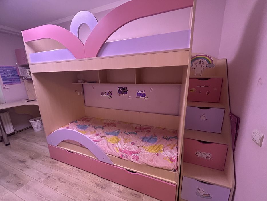 Терміново!!Дитяча спальня для дівчинки. Ліжко двухярусне. Стіл.Кровать