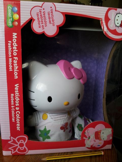 Hello Kitty Modelo Fashion com vestidos