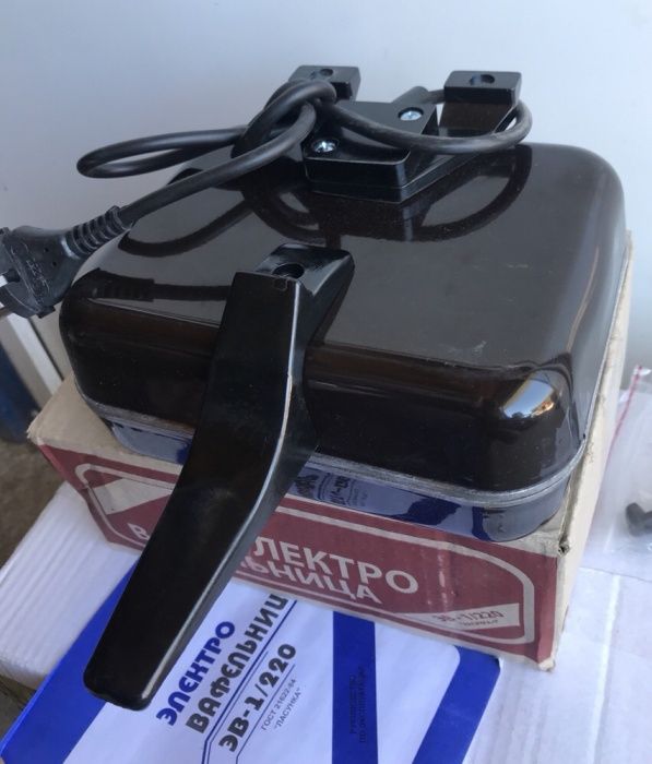 Электровафельница, Вафельница электрическая "Ласунка " новая !