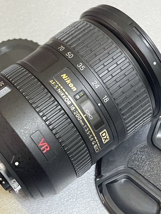 Nikon AF-S 18-200mm VR чудовий стан