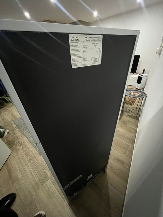 Arca vertical congeladora.