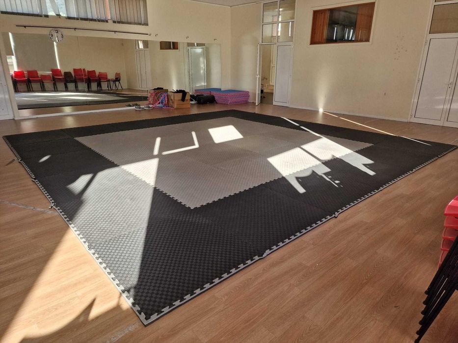 Tatami Artes Marciais - Jiu jitsu, karate, taekwondo - Preto e cinza