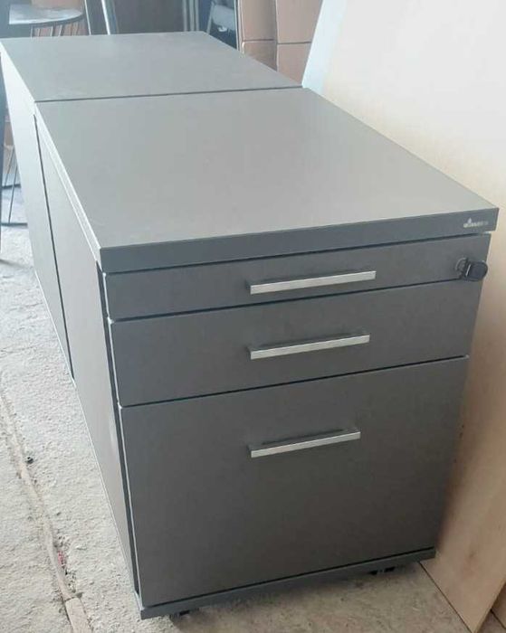 szafka, kontener biurowy zamykany na klucz na kółkach