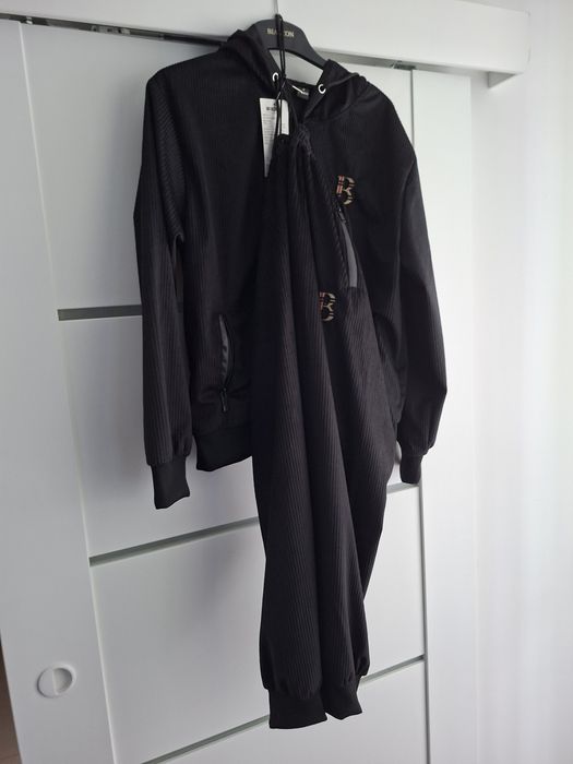 Dres  ,welur ,czarny ,nowy,rozmiar S/M