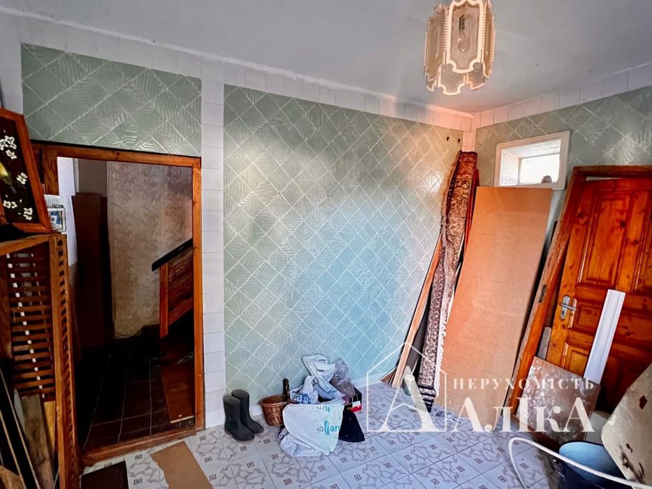 Продам двоповерхову частину будинку