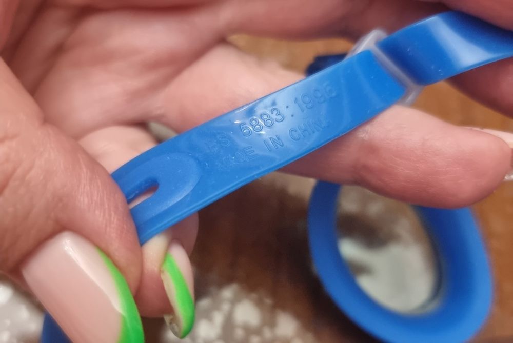 Очки для плавания Intex.