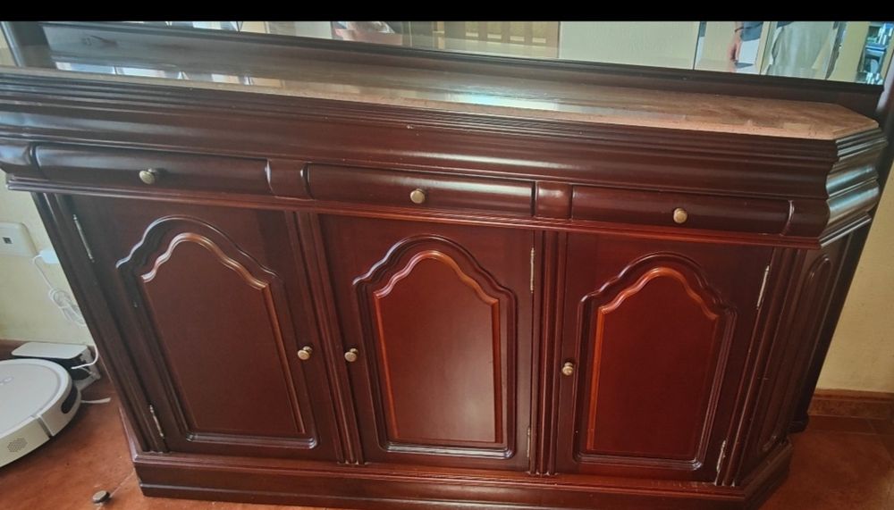 Móvel Aparador com Espelho