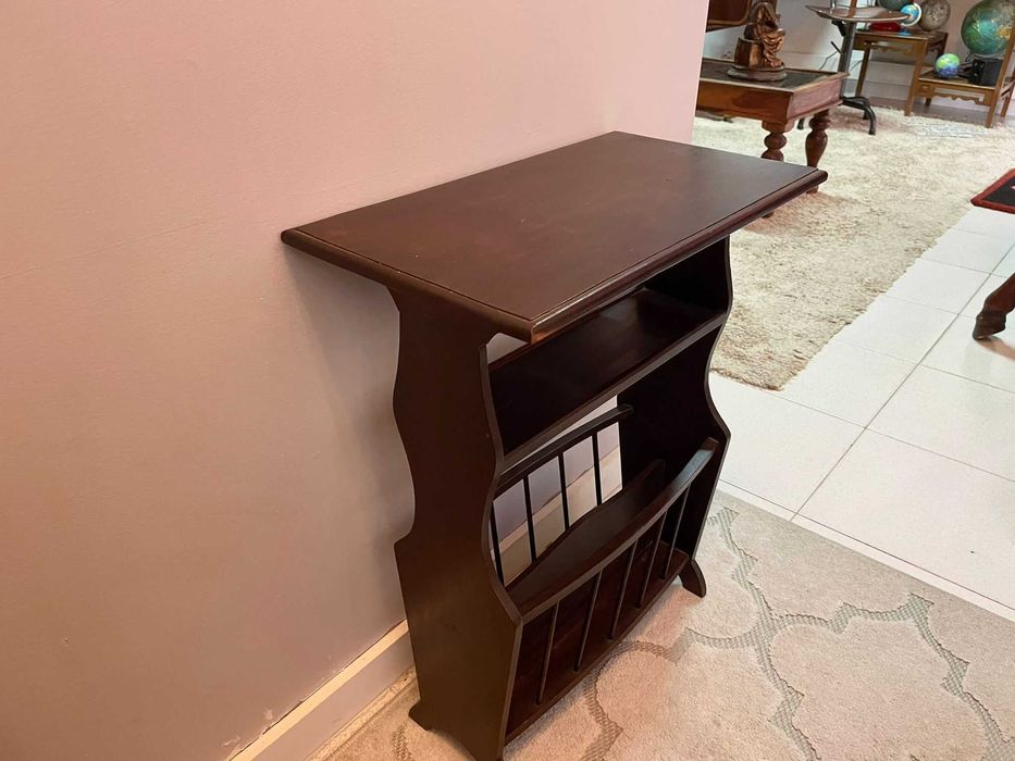 Móveis de apoio antigos e vintage com e sem gavetas