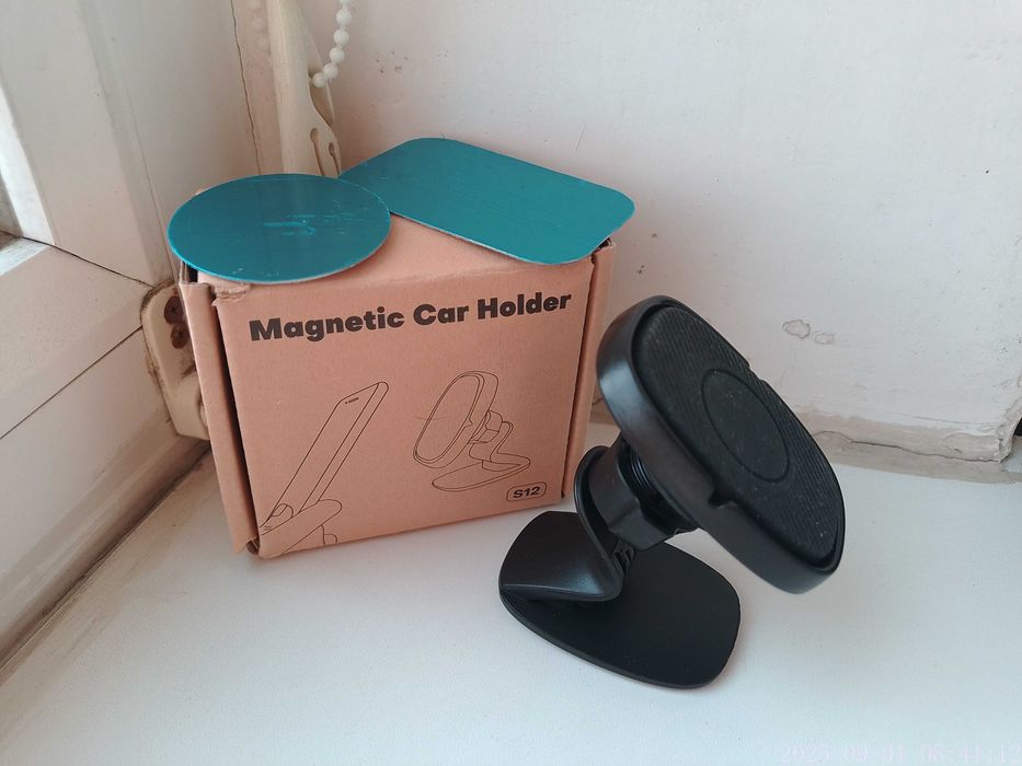 Магнитный держатель телефона в автомобиль