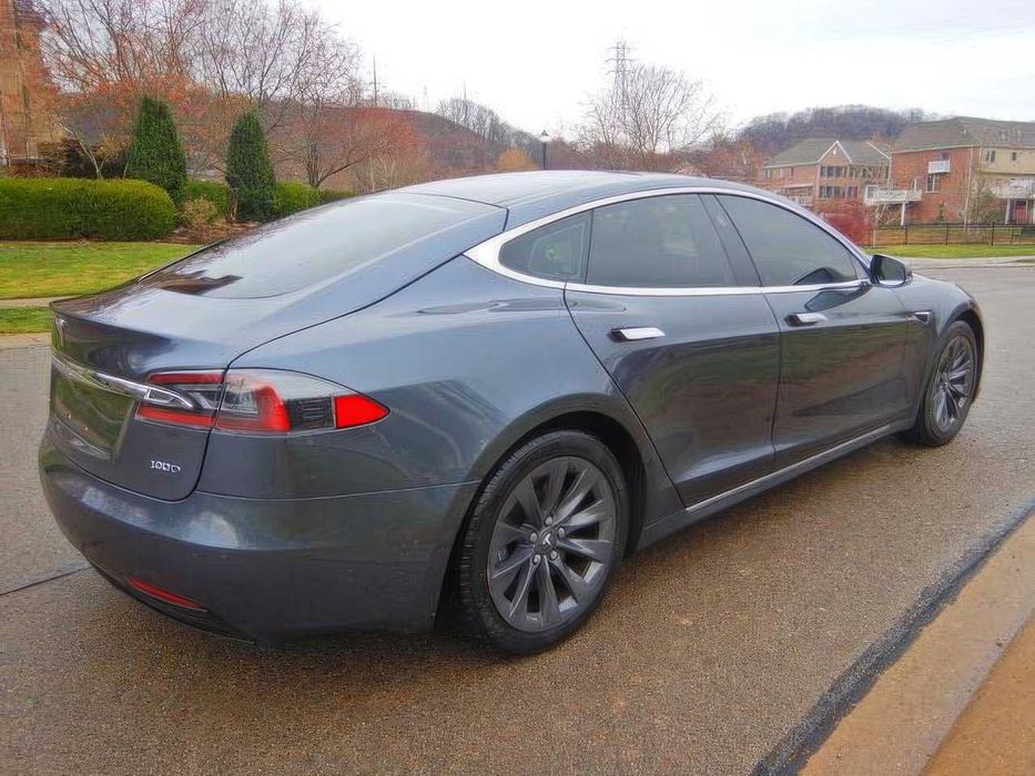 Tesla Model S 90D      2017
