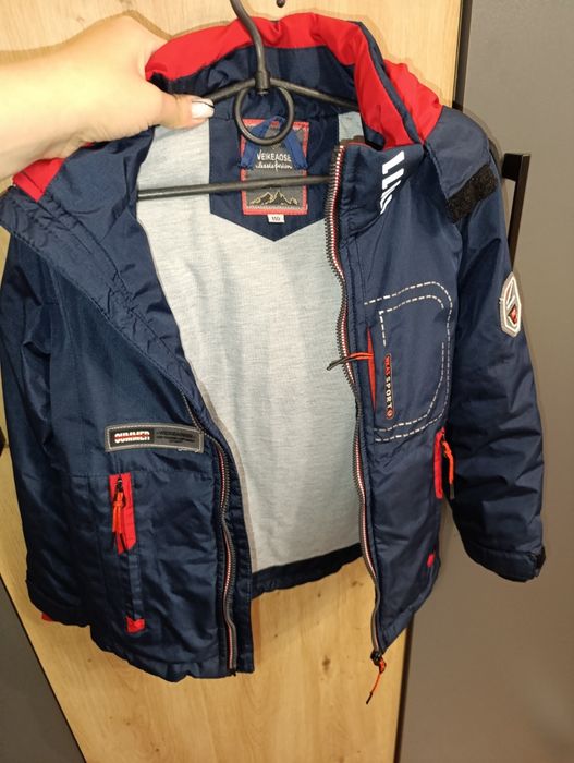 Куртка осіння тепла для хлопчика 110 в новому стані