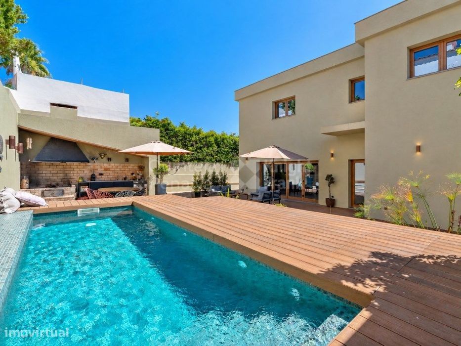 Moradia T4 com piscina para venda no Estoril