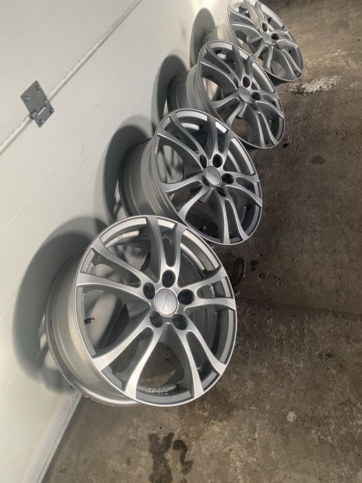 Титани по кругу цілі