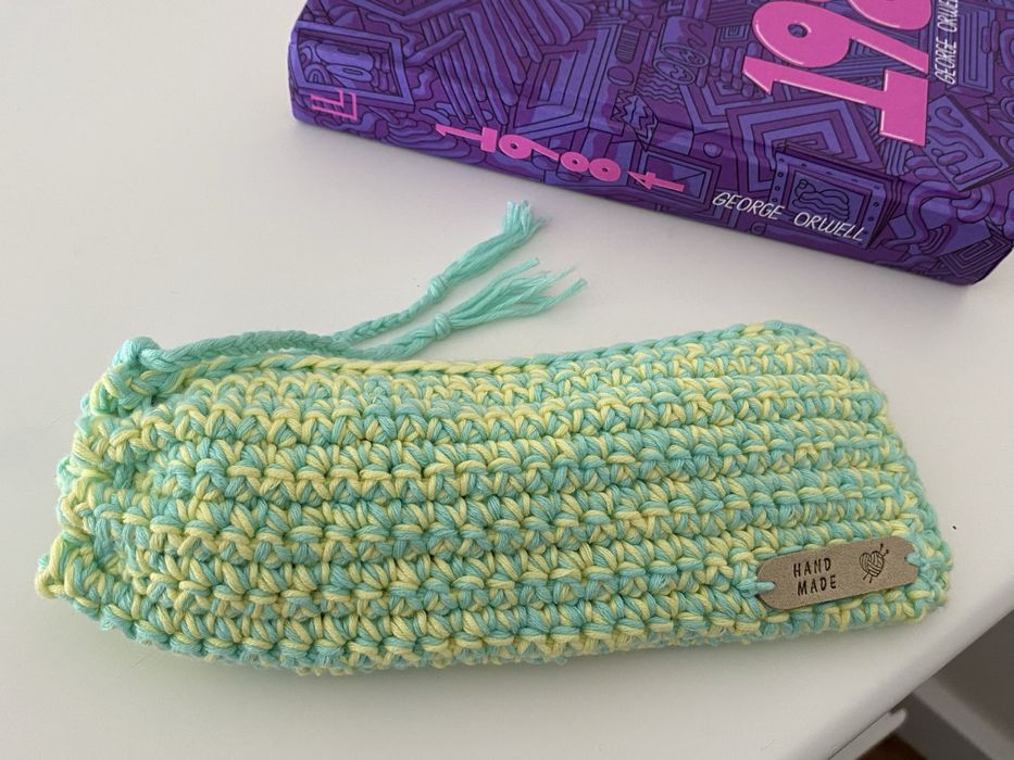 porta-óculos de crochê