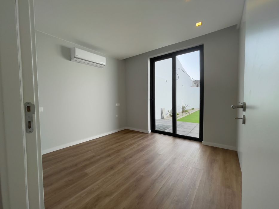 Arrenda-se apartamento T2 - Oliveirinha - Aveiro