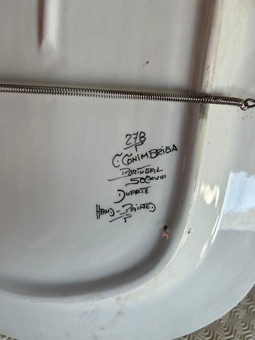 Travessa decorativa pintada à mão em Portugal