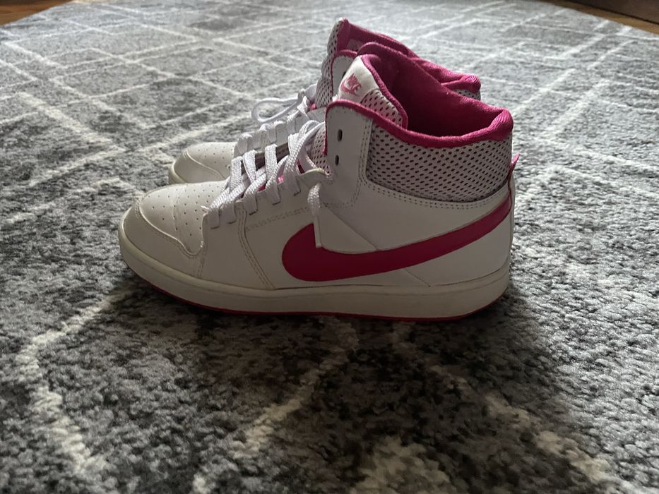 біло-рожеві красови Nike