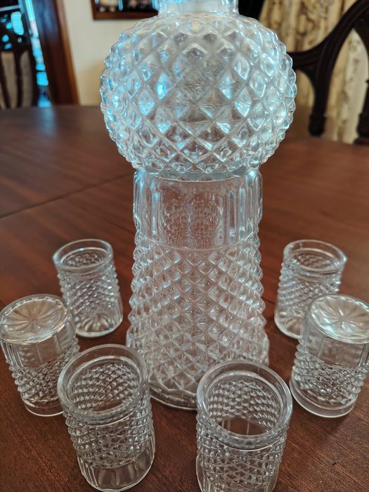 Garrafa de Vidro para Licores e 6 Copos