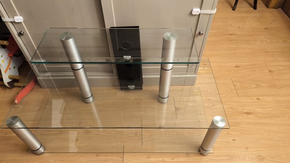 Mesa de TV em vidro com 3 prateleiras