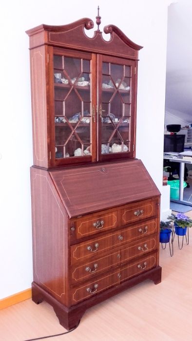 Escrivaninha clássica