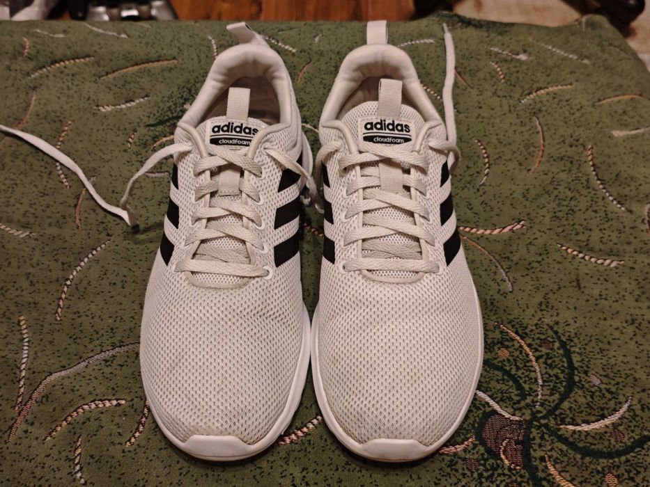 Кроссовки Adidas (оригинал) фирменные размер-43,5 стелька- 27,5-28см.