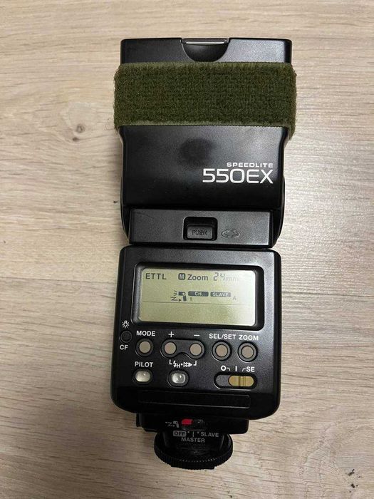 Cпалах Canon Speedlite 550EX