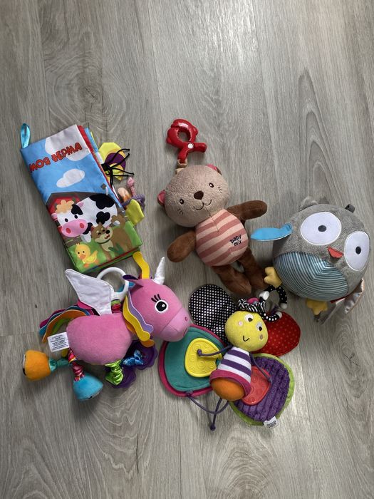 Музичні іграшки на каляску тканинна книжечка моя ферма