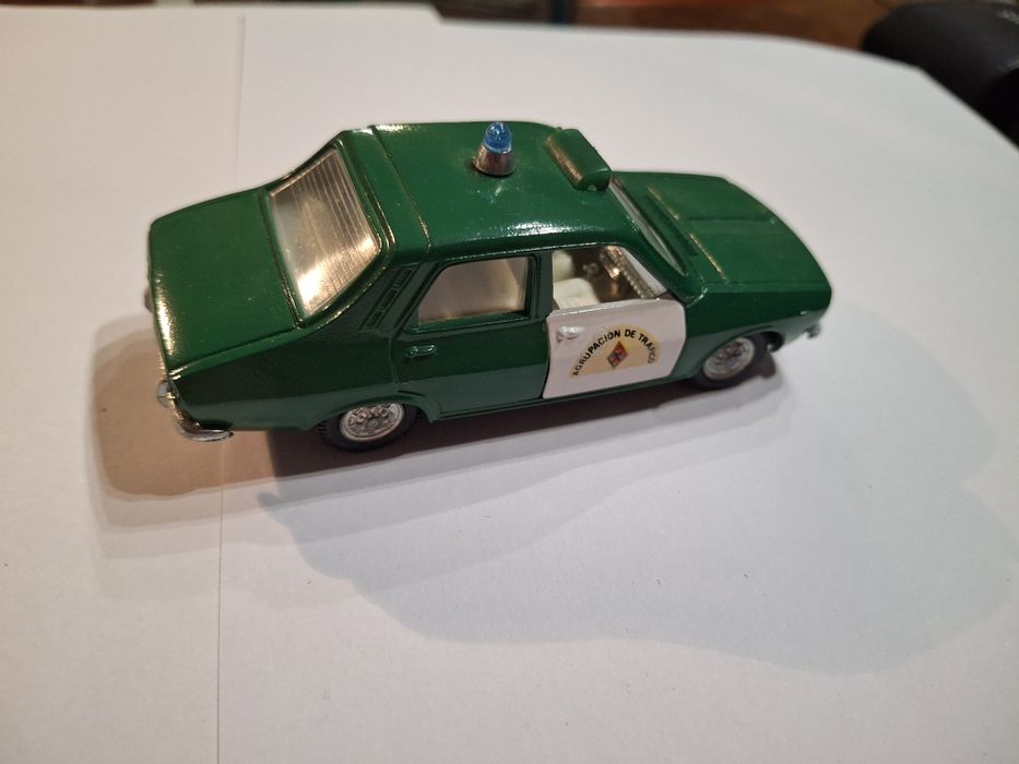 Pilen miniatura policia guardia civil renault 12