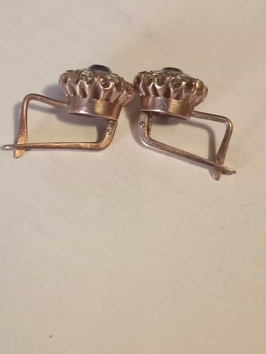 Красивые  советские золотые серьги  малинка с фианитами 583 проба!