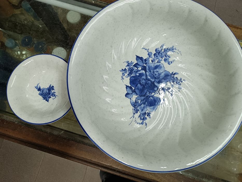 Bacia e saboneteira de lavatório