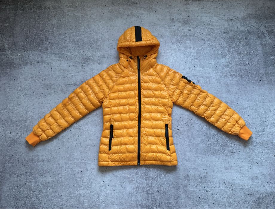 Жіноча куртка мікропуховик Peak Performance