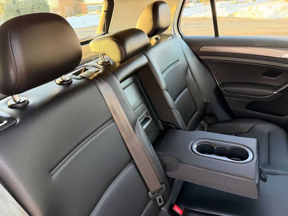 Volkswagen Golf      2020