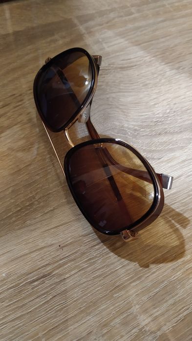 Очки солнцезащитные