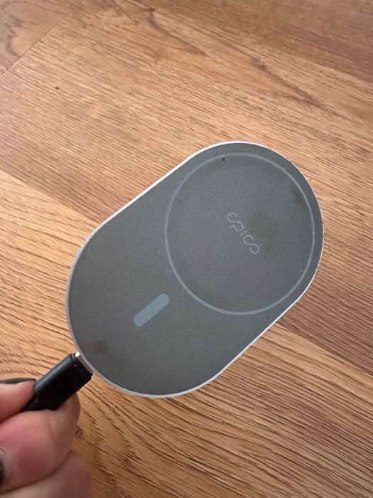 Carregador e suporte de telefone para o carro