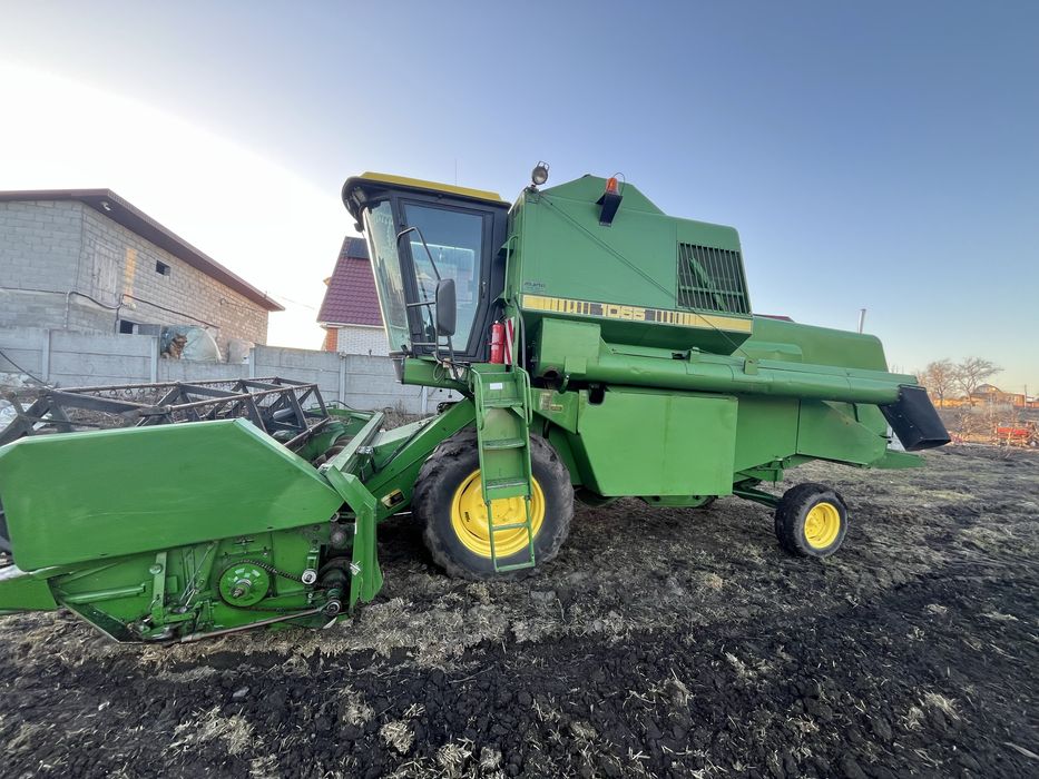 Комбайн John Deere 1065
