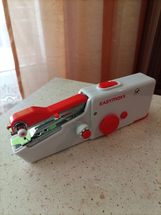 Nowa ręczna maszynka do szycia EASYmaxx.