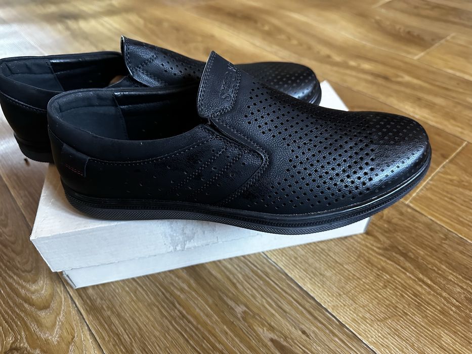 Чоловічі чорні туфлі