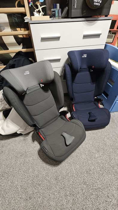 2 foteliki - Kidfix III M Britax Romer 15-36kg