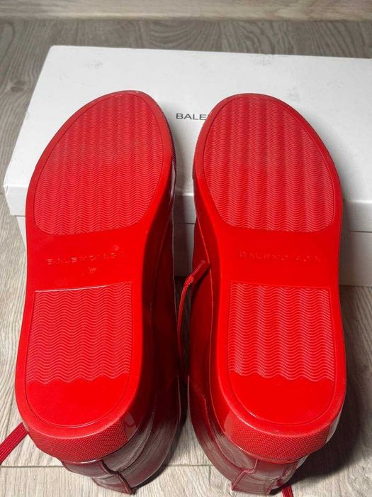 balenciaga arena red