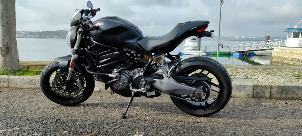 Ducati Monster  821 Dark