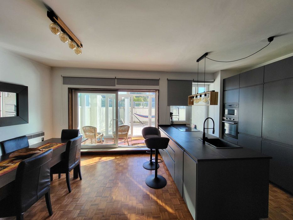 Apartamento T4 com terraço em Faria Guimarães, Porto