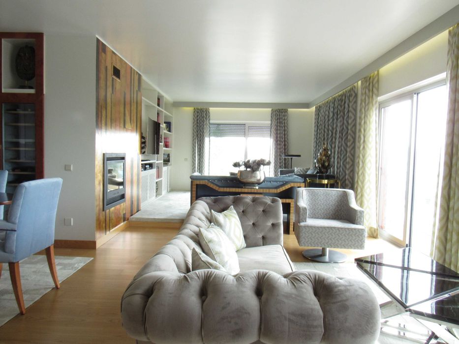 Exclusivo T3 Mobilado com Vista Rio (228m²) | 2 Suites | 3 Lugares de Garagem- Lisboa