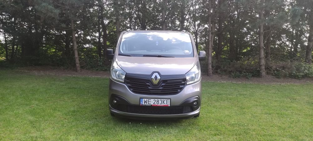 Renault Trafic 9 osobowy.