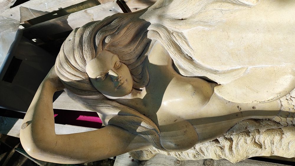 Mesa de sala sereia com tampo de vidro