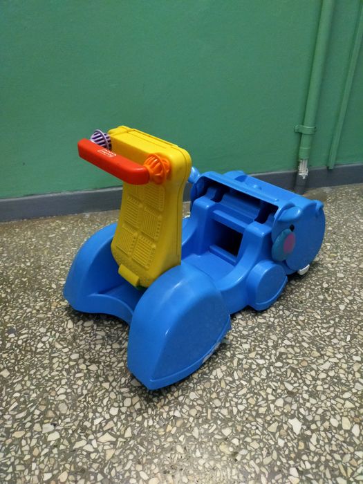 Jeżdzik pchacz Hipcio Fisher price
