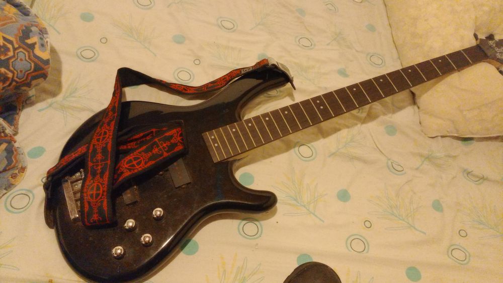 Baixo cort acttion a